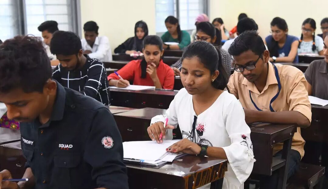 ഓണം, ക്രിസ്മസ് വാർഷിക പരീക്ഷകളുടെ മാർക്ക്‌ നോക്കി ഗ്രേഡ് നൽകും