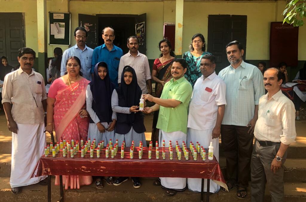 കോവിഡ് 19 : ഹാൻഡ് സാനിറ്ററൈസർ നിർമ്മാണവുമായി അധ്യാപകർ