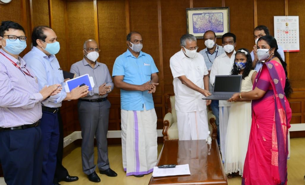 വിദ്യാകിരണം പദ്ധതി തുടങ്ങി: ആദ്യഘട്ടത്തില്‍ നൽകുന്നത് 45313 ലാപ്‍ടോപ്പുകള്‍