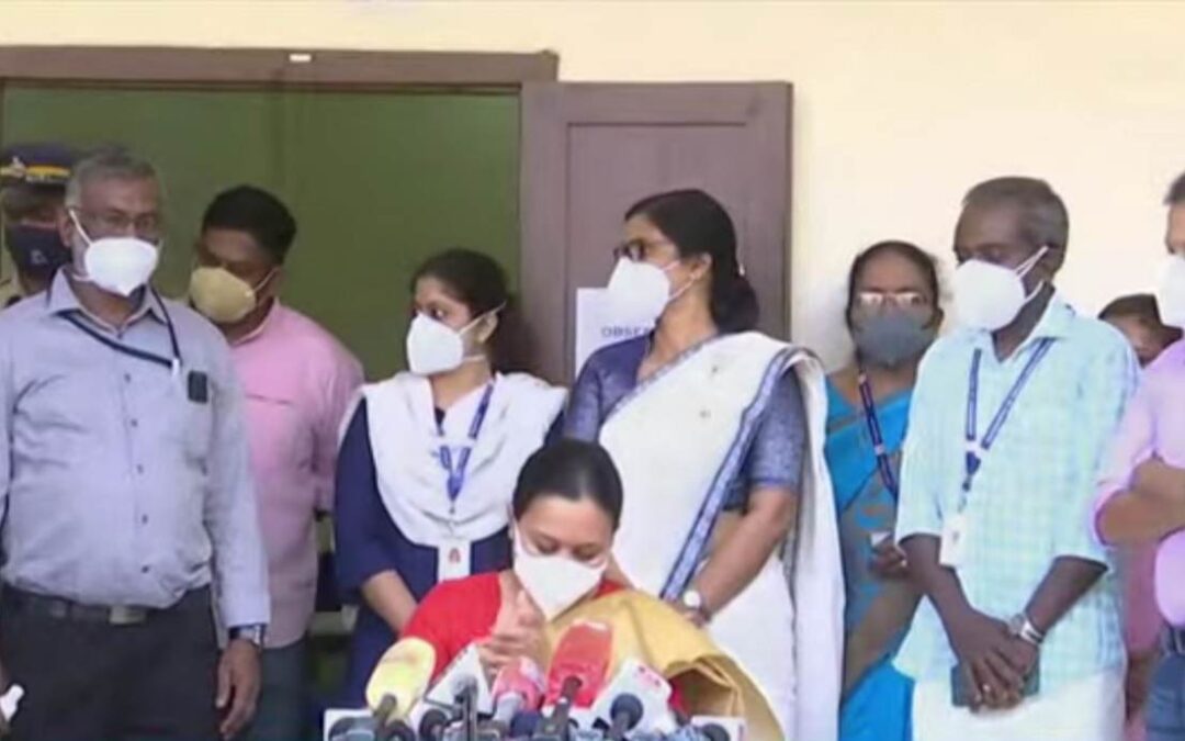 ക്ലസ്റ്റർ ആകുന്ന സ്കൂളുകൾ അടച്ചിടുമെന്ന് മന്ത്രി വീണാ ജോർജ്: 55 ശതമാനം വിദ്യാർത്ഥികൾ വാക്‌സിൻ എടുത്തു