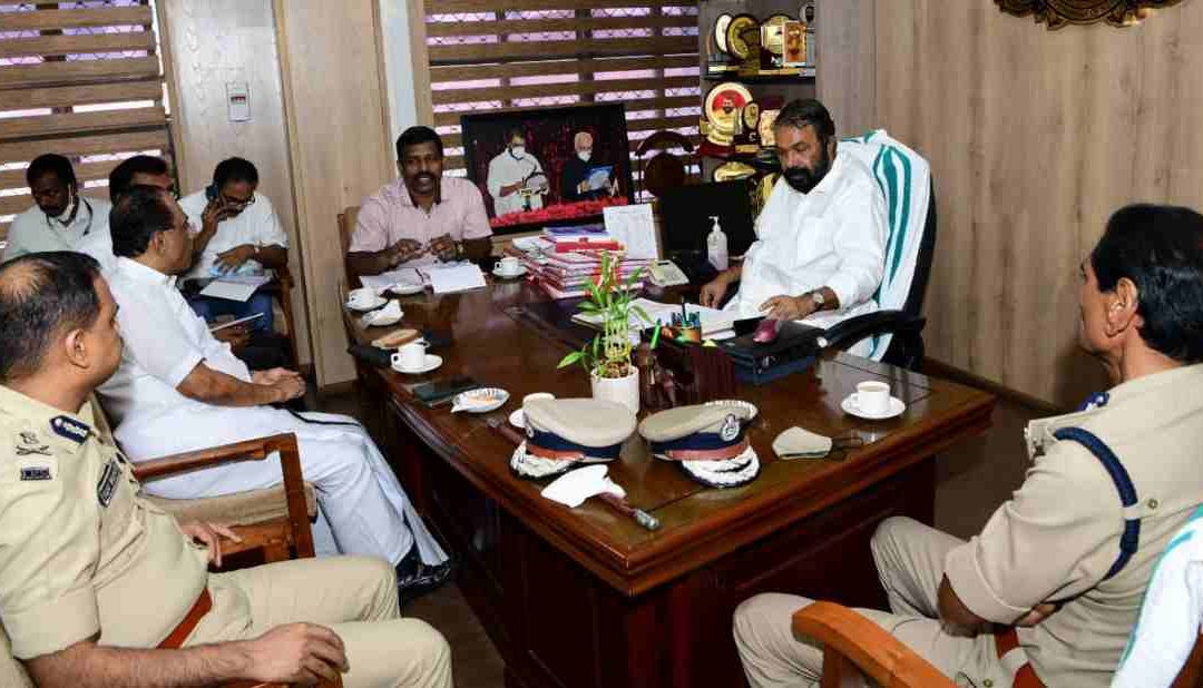 സ്കൂളുകളിൽ നിന്ന് ഇനി രാത്രിയിൽ വിനോദയാത്ര പാടില്ല: കർശന നിർദേശങ്ങളുമായി വിദ്യാഭ്യാസ വകുപ്പ്