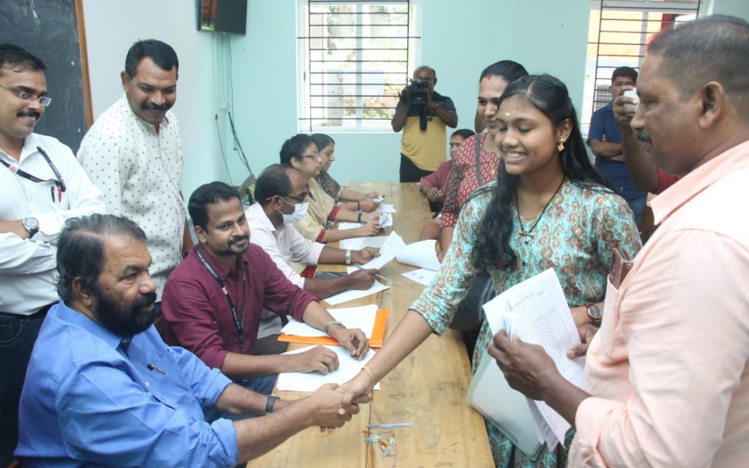 പ്ലസ് വൺ പ്രവേശനം തുടങ്ങി: അലോട്മെന്റ് ലഭിച്ചത് 2,41,104 പേർക്ക്