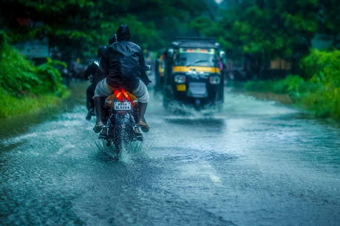 മലപ്പുറം ജില്ലയിൽ നാളെ അവധി പ്രഖ്യാപിച്ചിട്ടില്ല: വാർത്ത തെറ്റ്