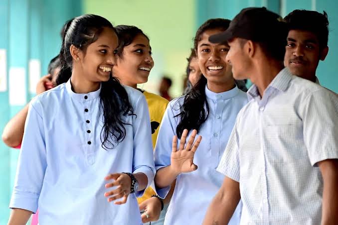 ശനിയാഴ്ചകൾ പ്രവർത്തിദിനം, വേനലവധിക്കാലത്തേക്ക് അധ്യയനം നീട്ടൽ: ശക്തമായ എതിർപ്പ്