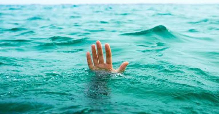നീന്തൽ കുളത്തിൽ കുളിക്കാൻ ഇറങ്ങിയ രണ്ടു വിദ്യാർത്ഥികൾ മുങ്ങി മരിച്ചു