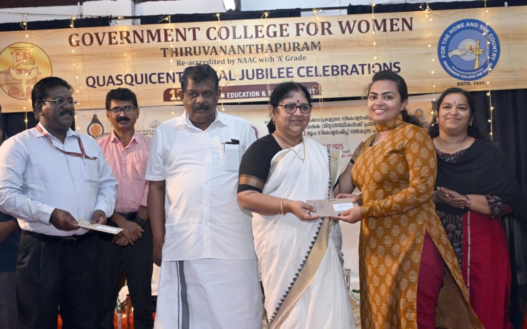 പ്രതിമാസം 10,000 രൂപ വീതം 3 വർഷം ധനസഹായം: CM സ്കോളർഷിപ്പ് ആരംഭിച്ചു