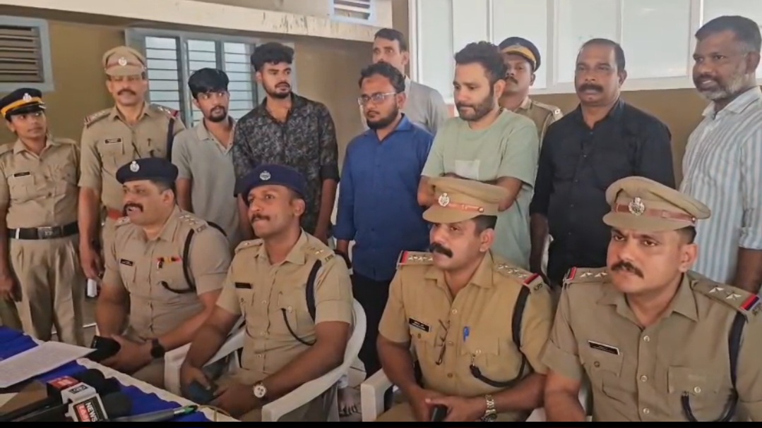 വിവിധ യൂണിവേഴ്‌സിറ്റികളുടെ പേരിലുള്ള വ്യാജ സര്‍ട്ടിഫിക്കറ്റുകൾ നിർമിച്ച് വില്പന നടത്തുന്ന സംഘം മലപ്പുറത്ത് പോലീസ് പിടിയിൽ